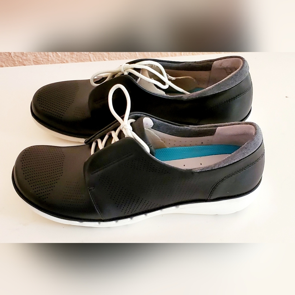 Clarks New Black and White Leather Athletic Shoes - Picture 4 of 6
